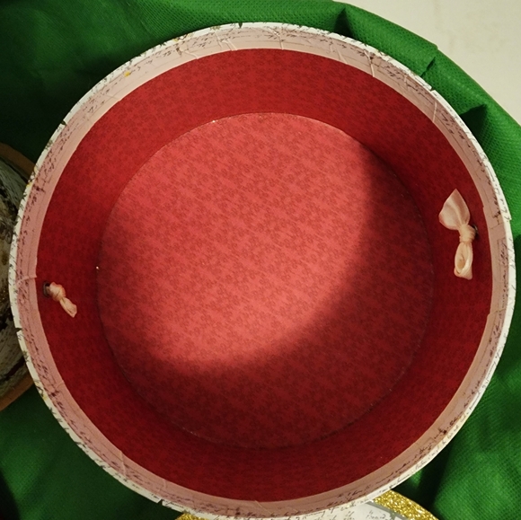 Vintage Christmas Gift Boxes trimmed in gold, ribbon handles - Picture 4 of 8